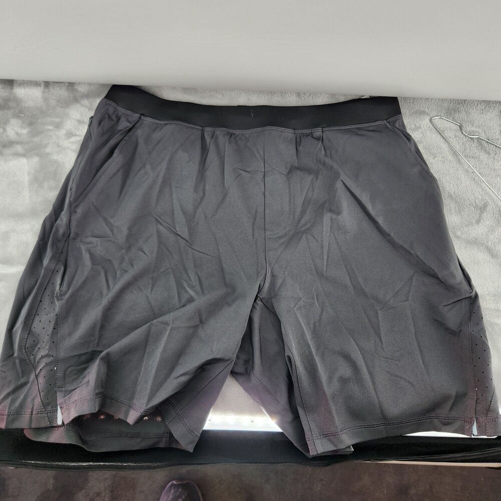 Tasc Performance Men's Large Dark Grey Velocity 8"‎ Inseam Unlined Shorts NWT